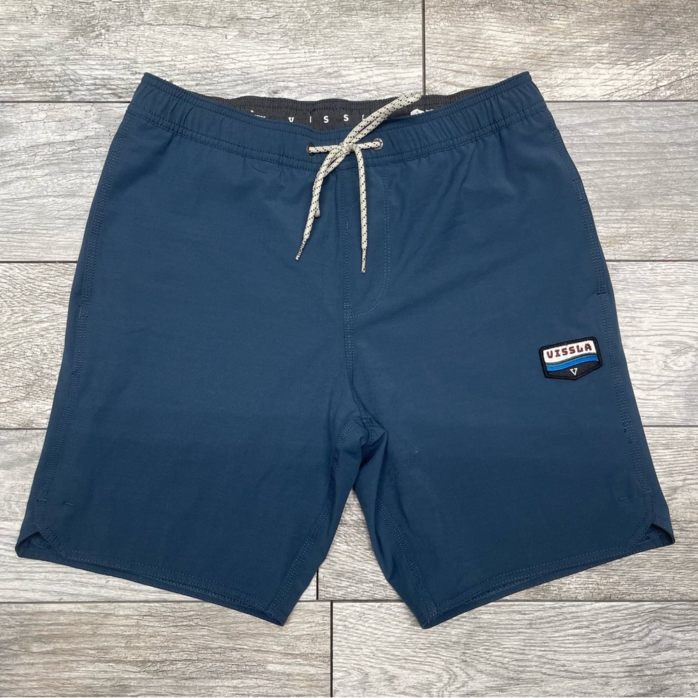 Vissla beach shorts size Small
